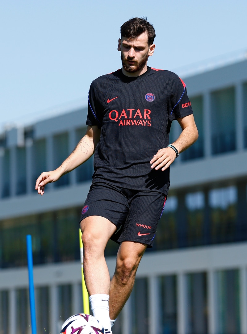 Paris Saint-Germain Online Store | PSG Kits, PSG Clothing