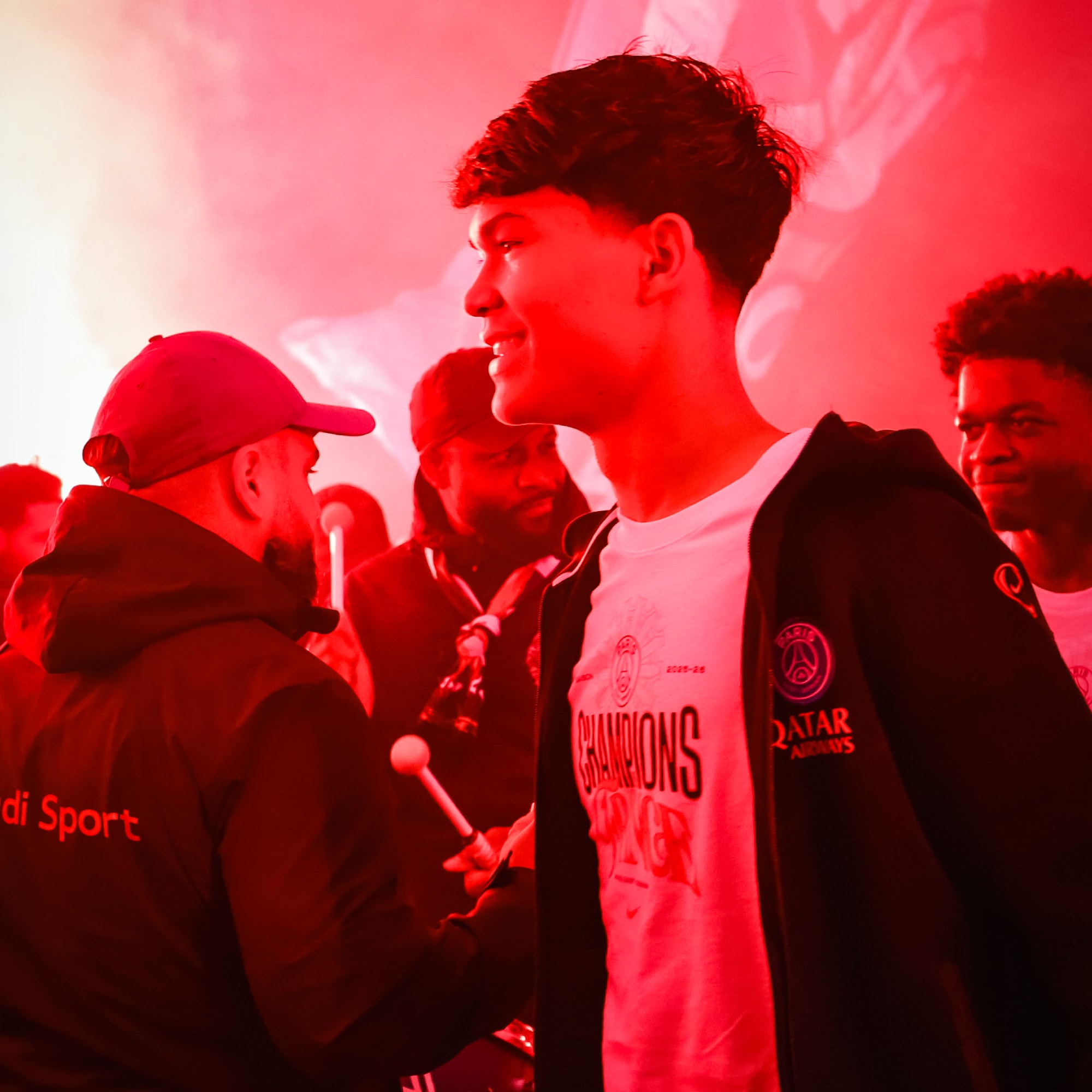 アーセナル プレミアリーグ シャツ オーセンティクウィルシャー　NIKE M パリ・サンジェルマン ナイキ リーグ・アン優勝記念Tシャツ - ホワイト